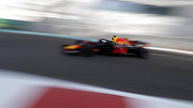 FP1 GP Abu Dhabi: emozione nei paddock mentre Red Bull primeggia