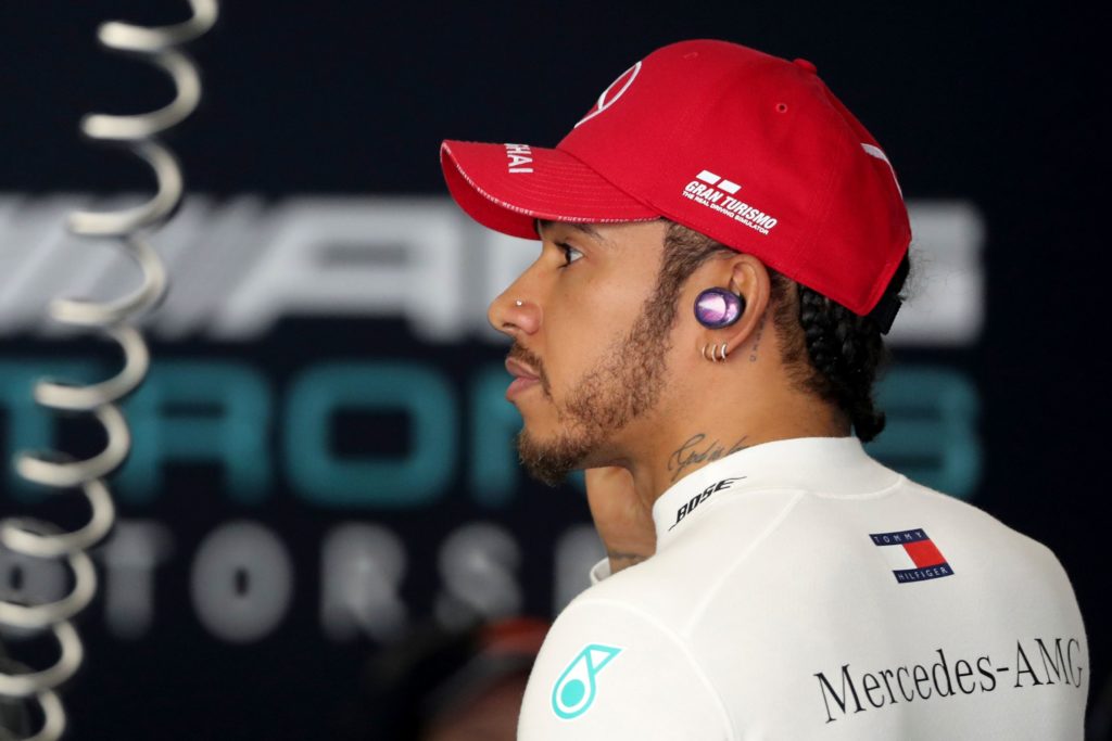 Terza doppietta su tre appuntamenti con la stagione di Formula 1 2019 per la Mercedes. Il Gran Premio di Cina è stato vinto da Lewis Hamilton. 