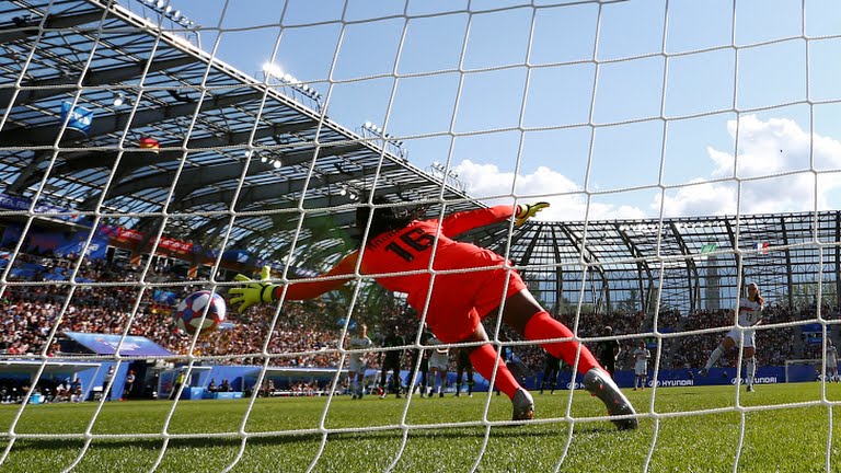 Daebritz trasforma il penalty del 2-0