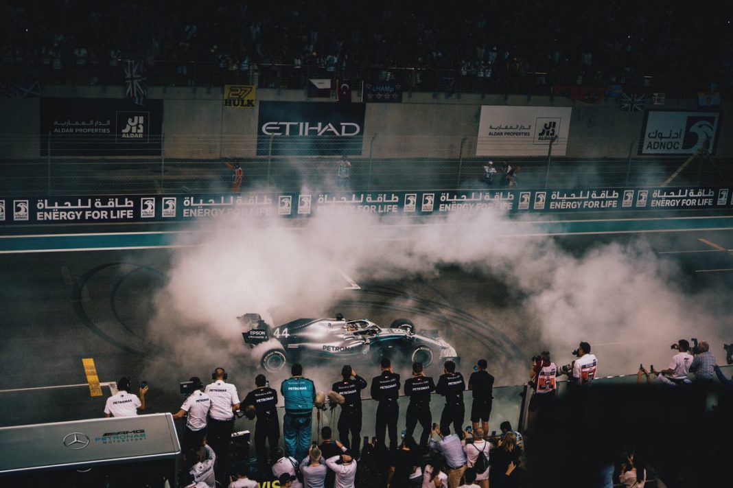 GP Abu Dhabi, Hamilton domina davanti a Verstappen e Leclerc