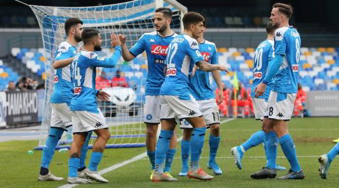 Lorenzo Insigne porta il Napoli ai quarti di Coppa Italia con la sua doppietta su calcio di rigore.