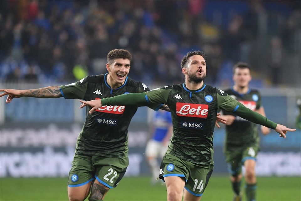 Il Napoli sbanca Marassi e punta la Champions