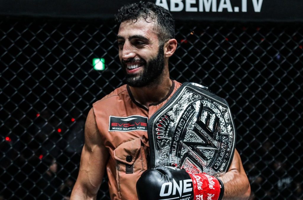 MMA - Giorgio Petrosyan campione nei pesi piuma di Kickboxing