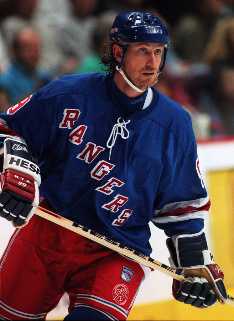 Wayne Gretzky con la divisa dei New York Rangers.