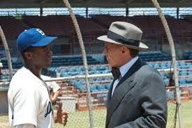 Jackie Robinson (Chadwick Boseman) con il patron dei Brooklyn Dodgers Branch Rickey (Harrison Ford).