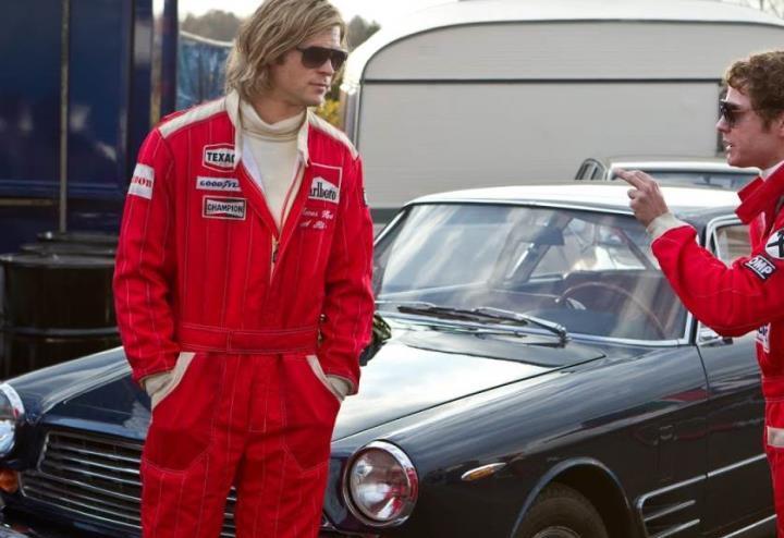 James Hunt (Chris Hemsworth) e Niki Lauda (Daniel Bruhl) in una scena di Rush.