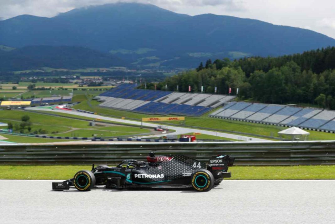 GP Austria, prove libere ad Hamilton. Ferrari in difficoltà